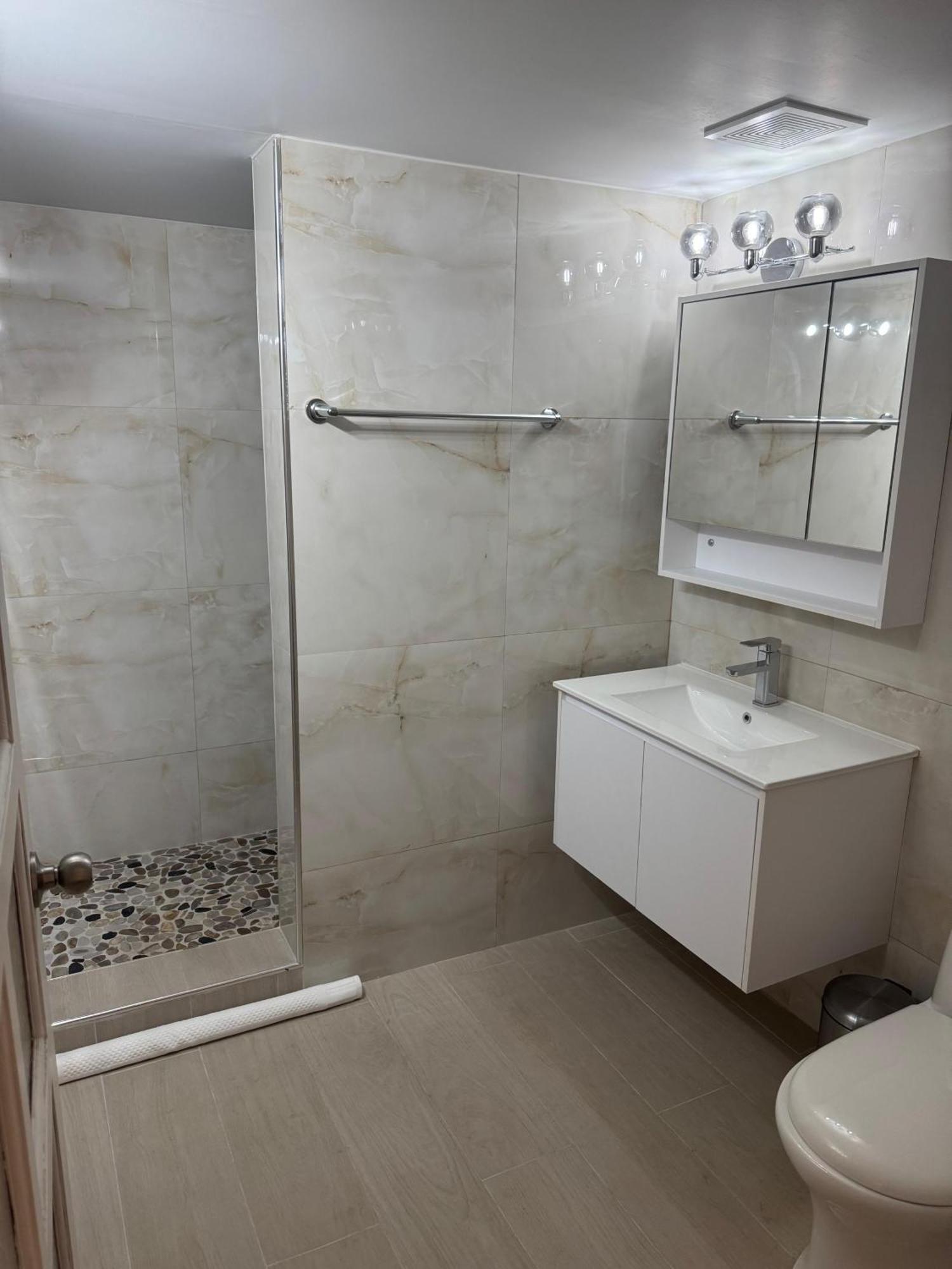 Beach Walk Residences Palm Beach Exterior foto
